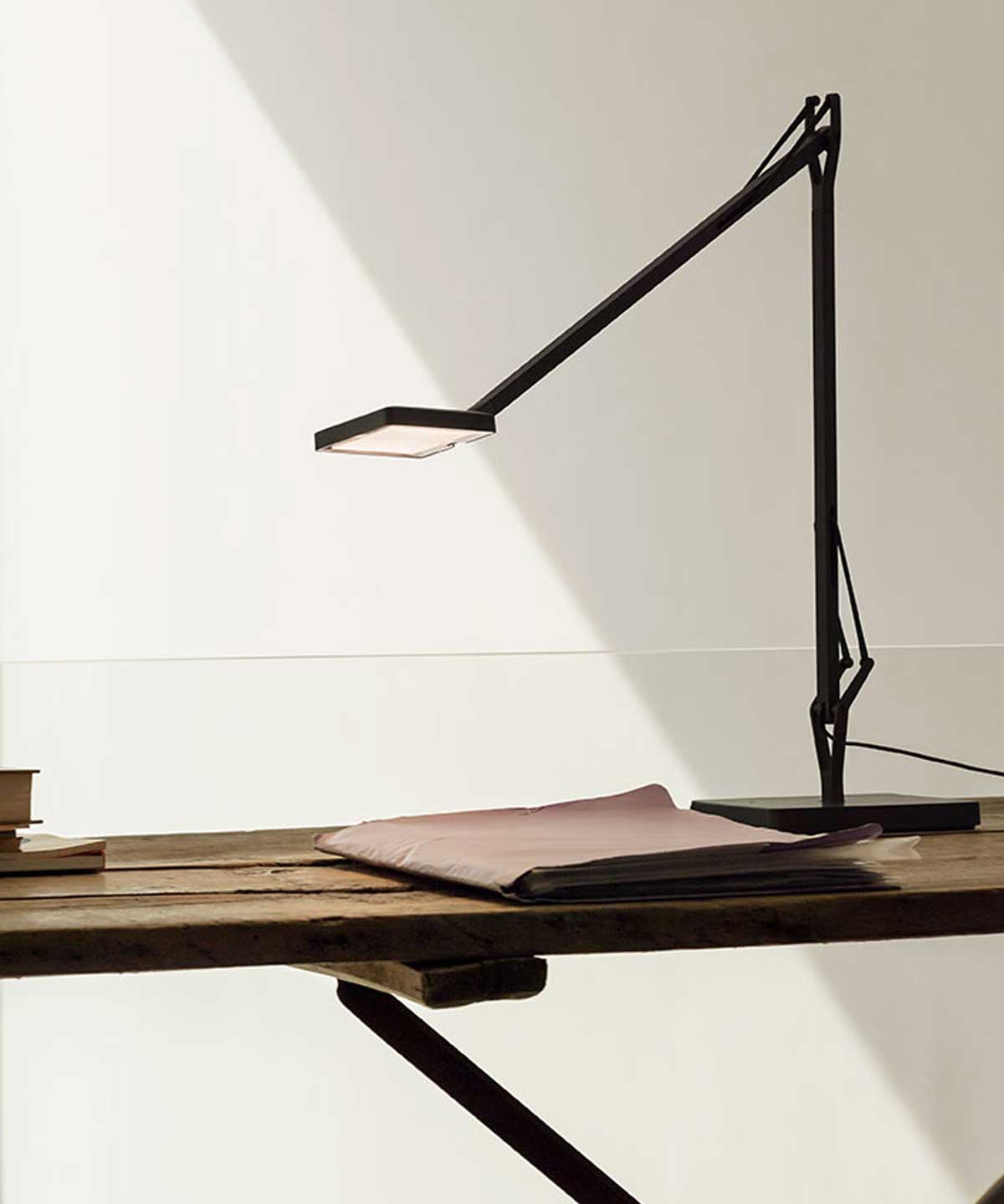 bryst spansk Martin Luther King Junior Kelvin Edge Table Lamp by Flos | Luxury Lighting | TRNK
